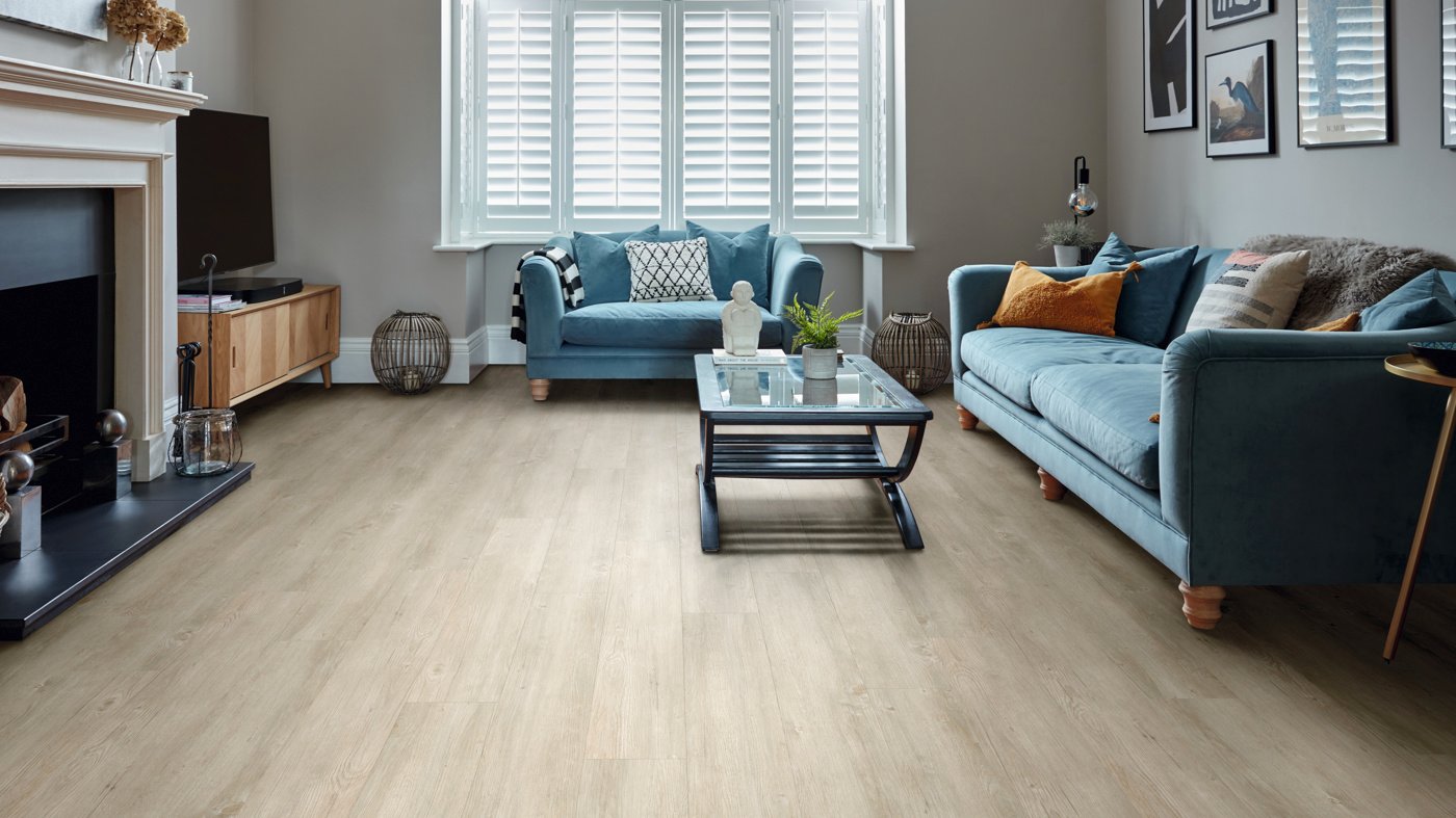 Traditional living room with Light Country Oak VGW139T | SCB139 floors Van Gogh
