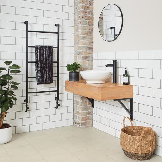 Ivory Riven Slate SCB-ST18-G in a bathroom