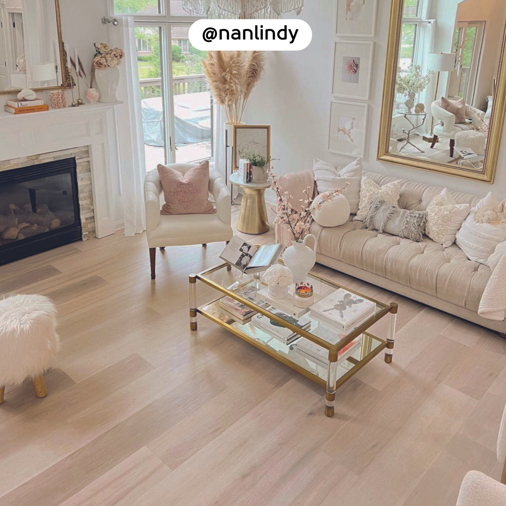 Texas White Ash RKP8105 floors in a living room; photo credit: @nanlindy